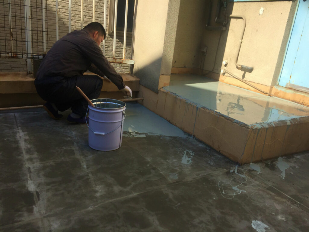 中塗(防水材)工程