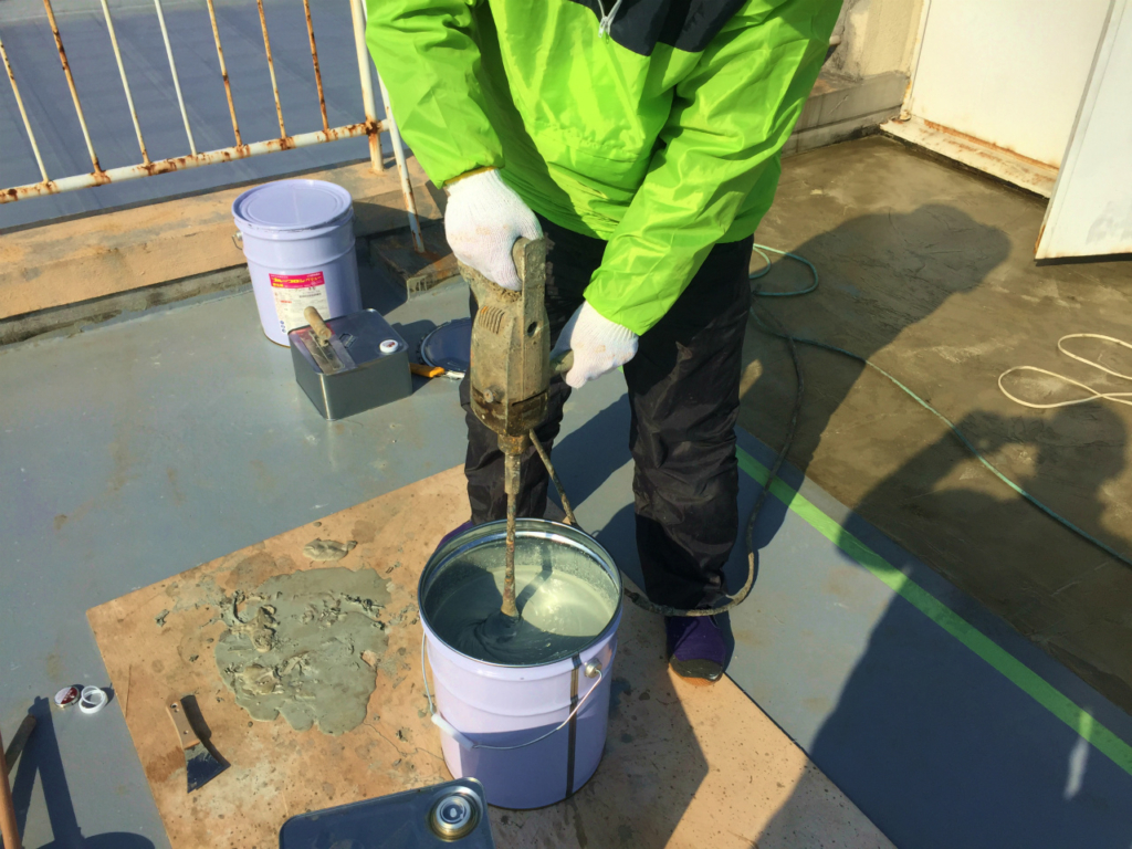 中塗り防水材塗布