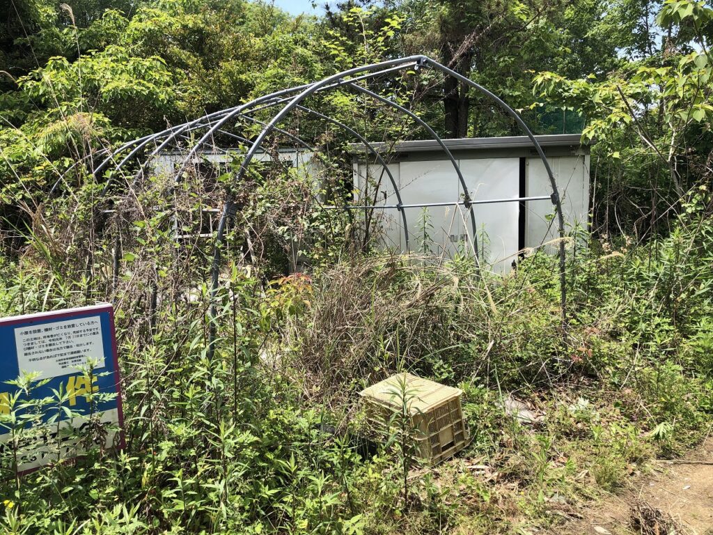 プレハブ解体工事前