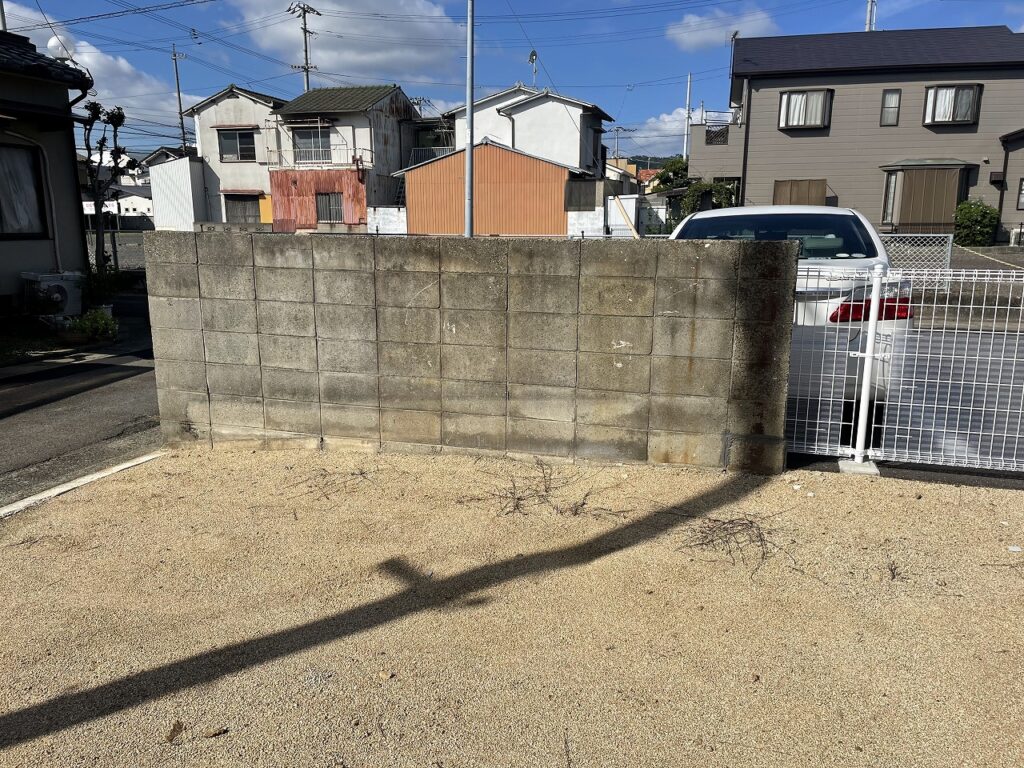 西側ブロック壁