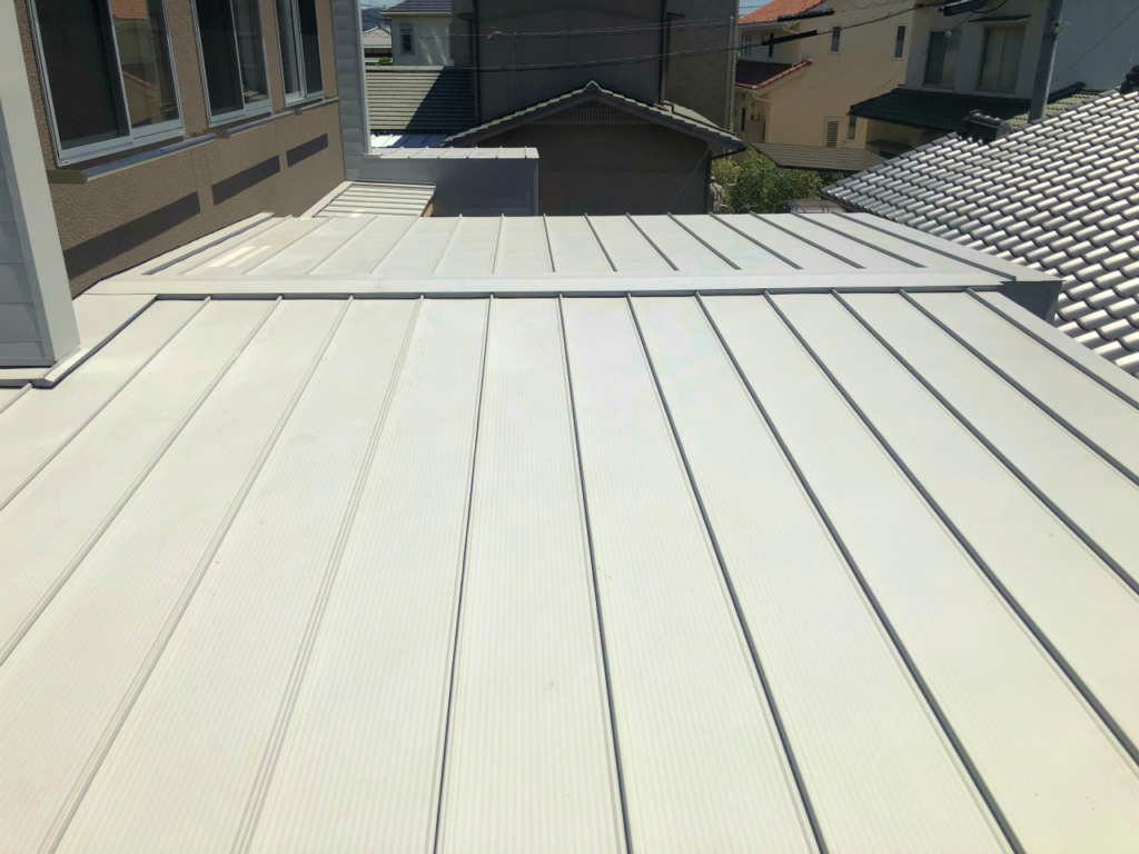 ガルバリウム鋼板屋根工事完了