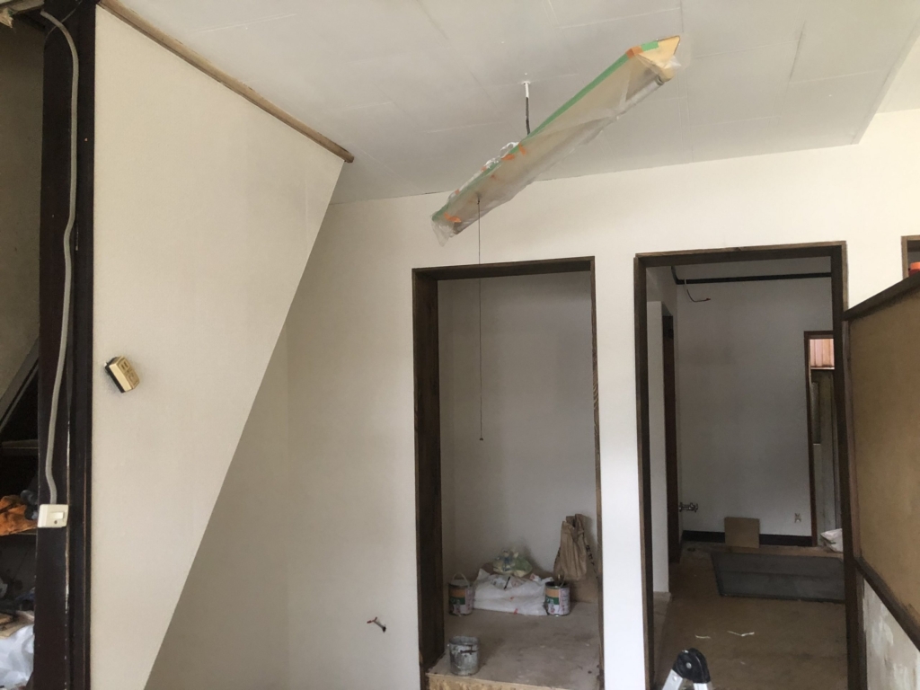 クロス張り完了