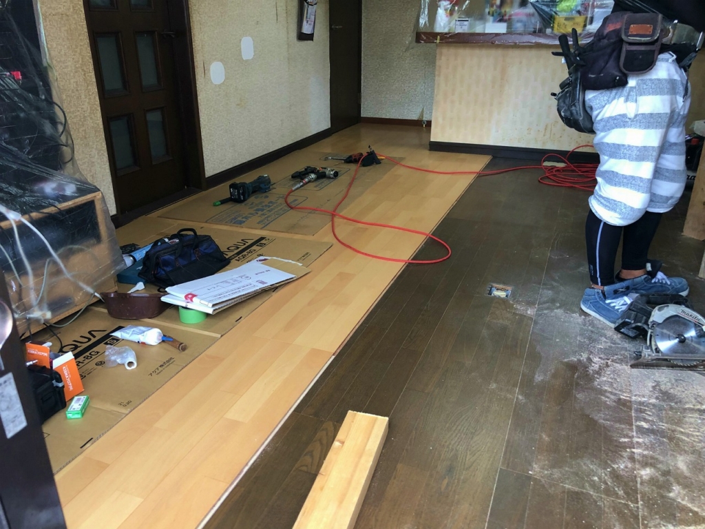 フローリングの増し張り