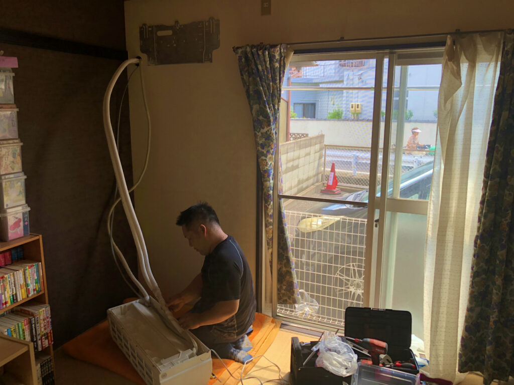 エアコン取付作業