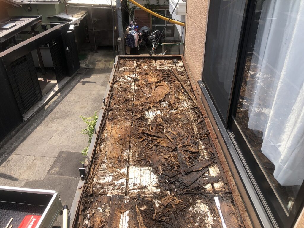 バルコニー撤去開始