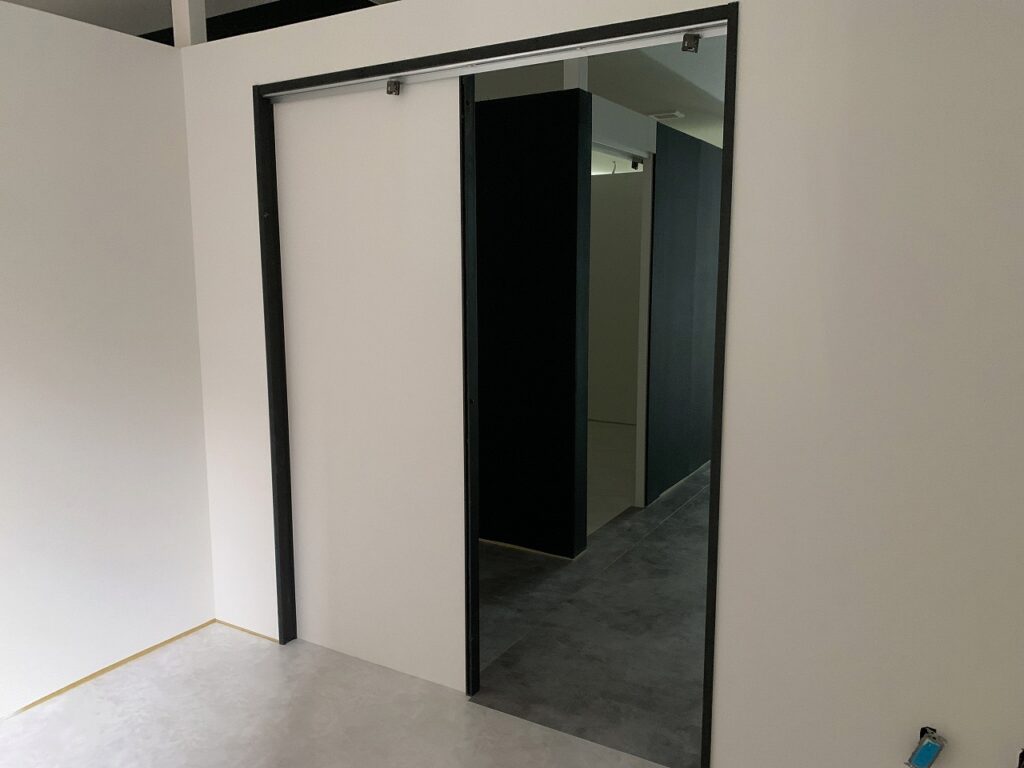 引き戸扉の吊り込み