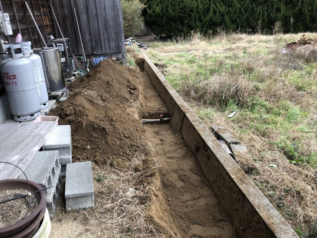 母屋側の掘削