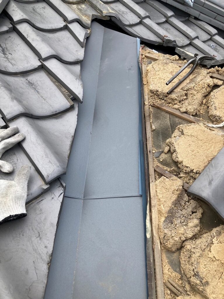 谷部分板金カバー