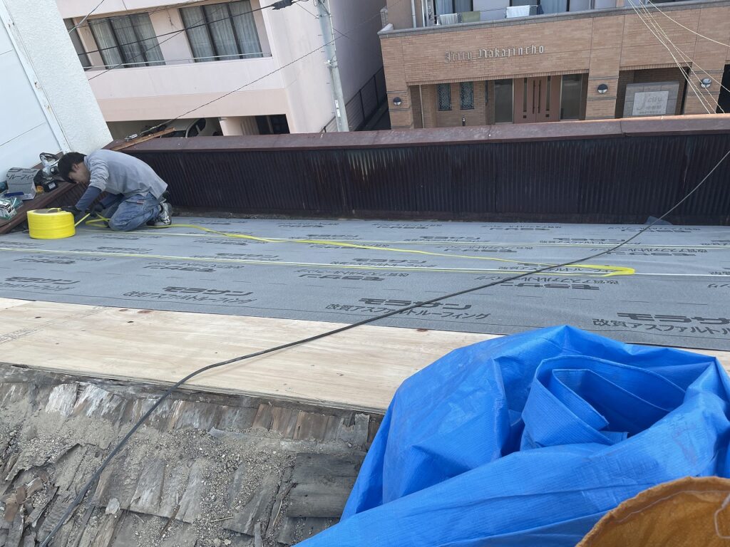 防水シート張り