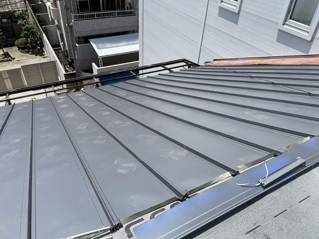 ガルバ屋根材