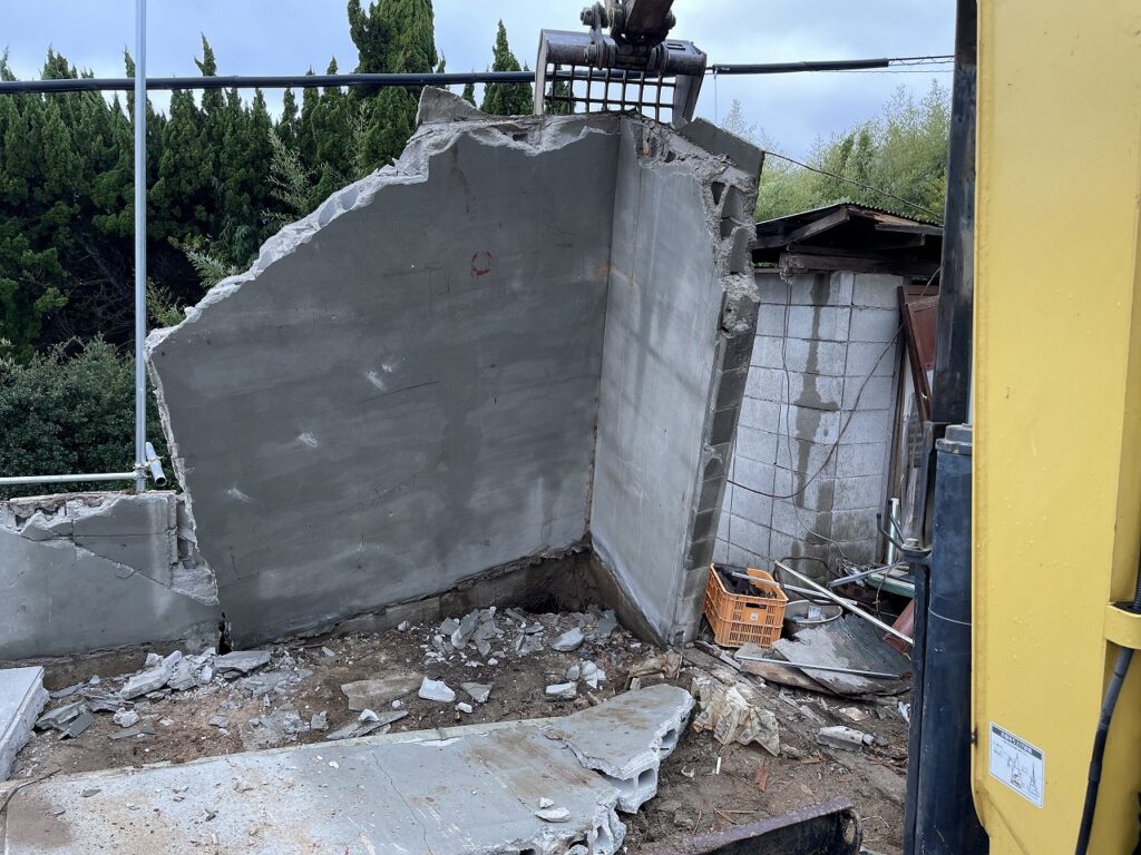 コンクリート部分の解体