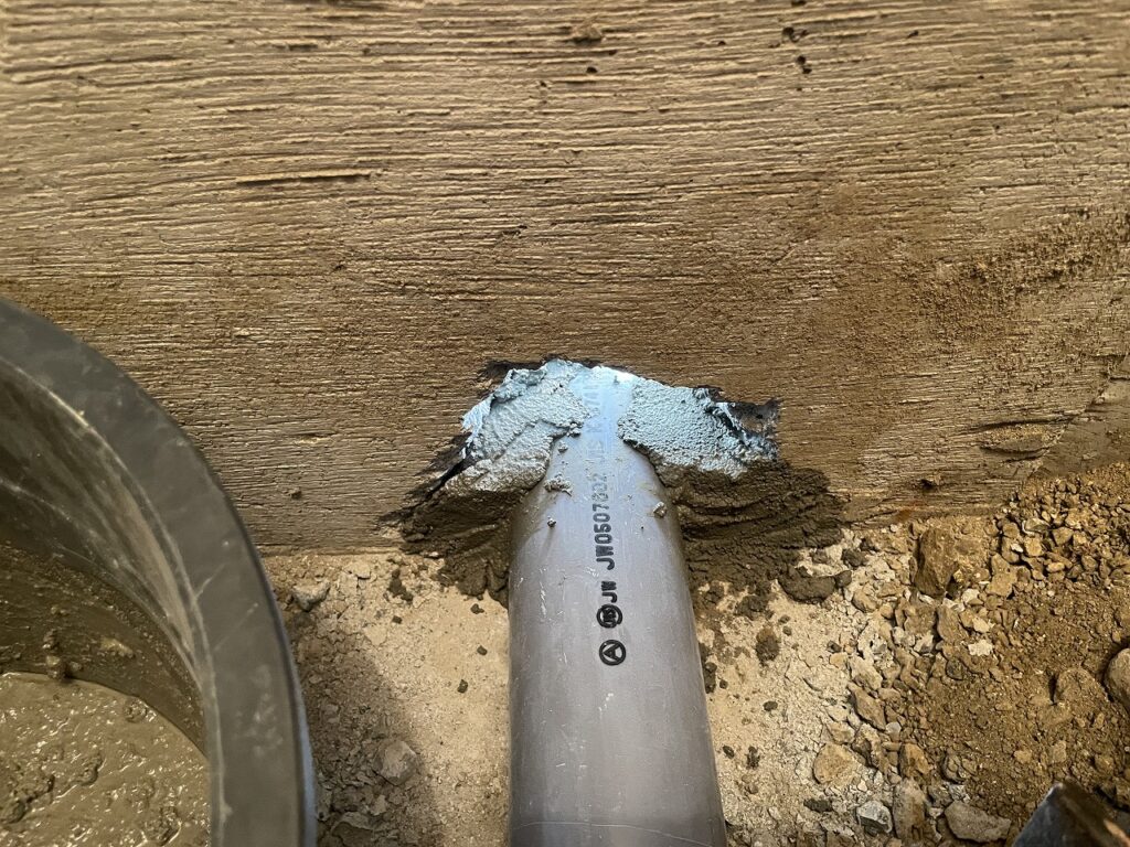 配管部分モルタル詰め