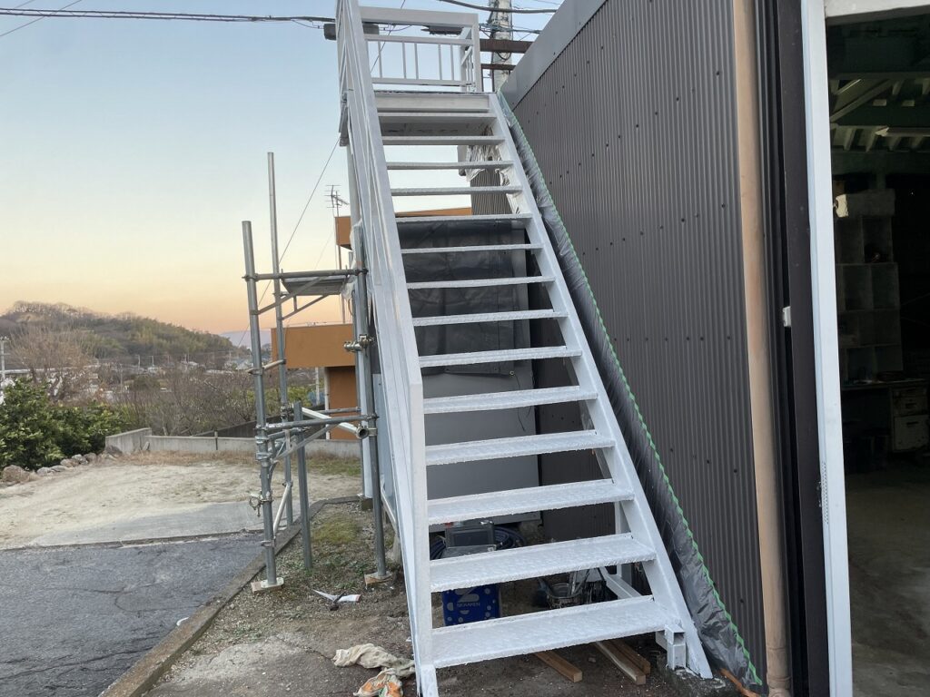 階段塗装(錆止め塗装)