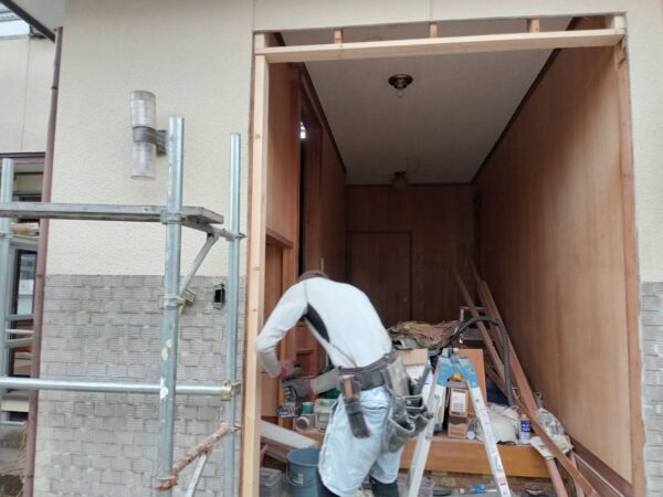 下地組みから扉フレーム取付