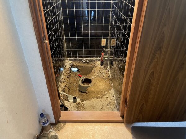 既存トイレの撤去