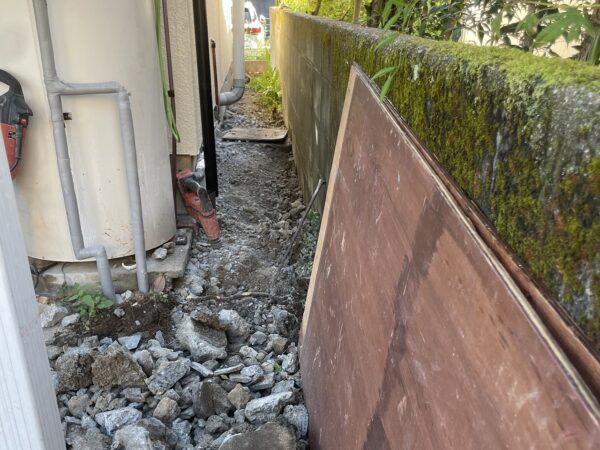 トイレ側土間撤去