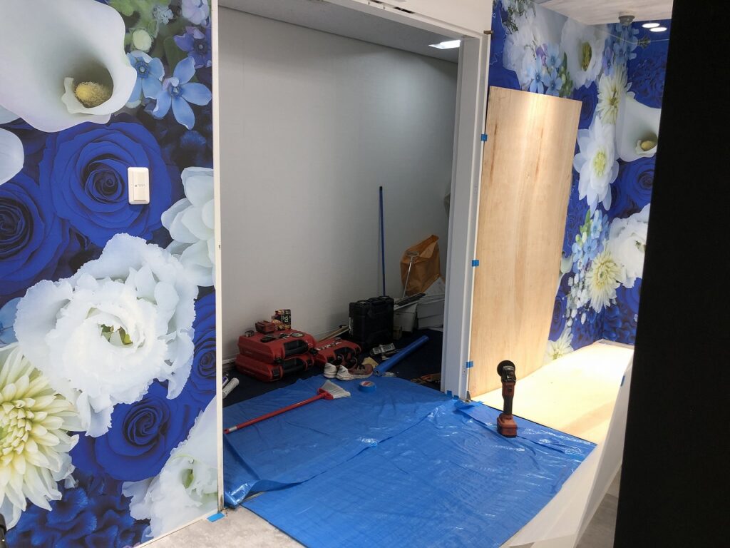 鉄製扉の付け替え