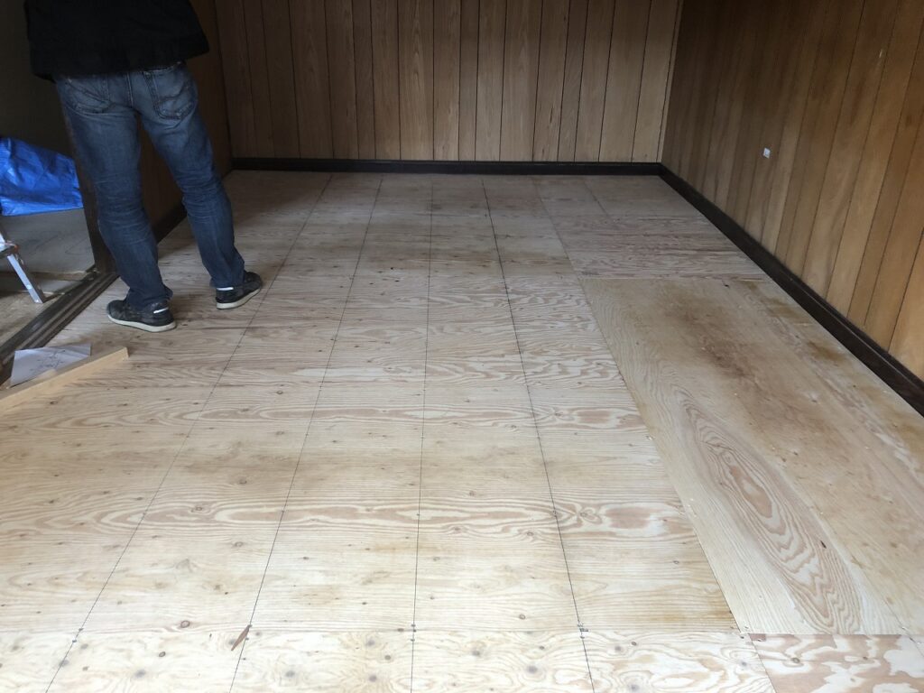 1階洋室：床の増し張り完了