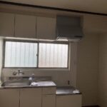 1階キッチン：壁・戸袋・換気扇工事完了