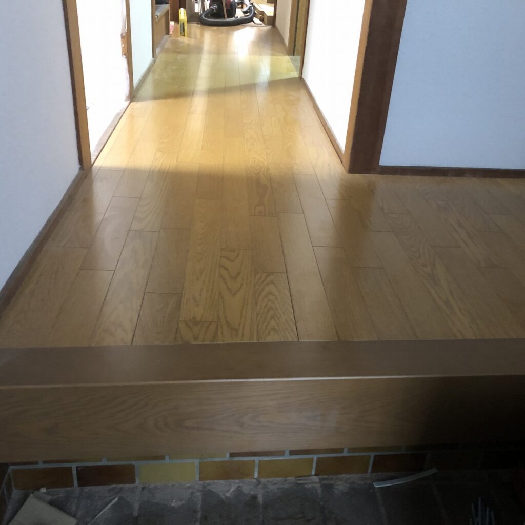 廊下：フローリング張替え完了