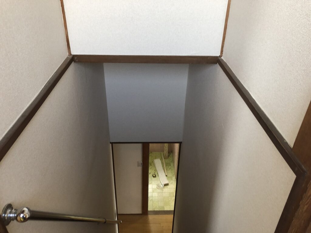 階段：壁工事完了