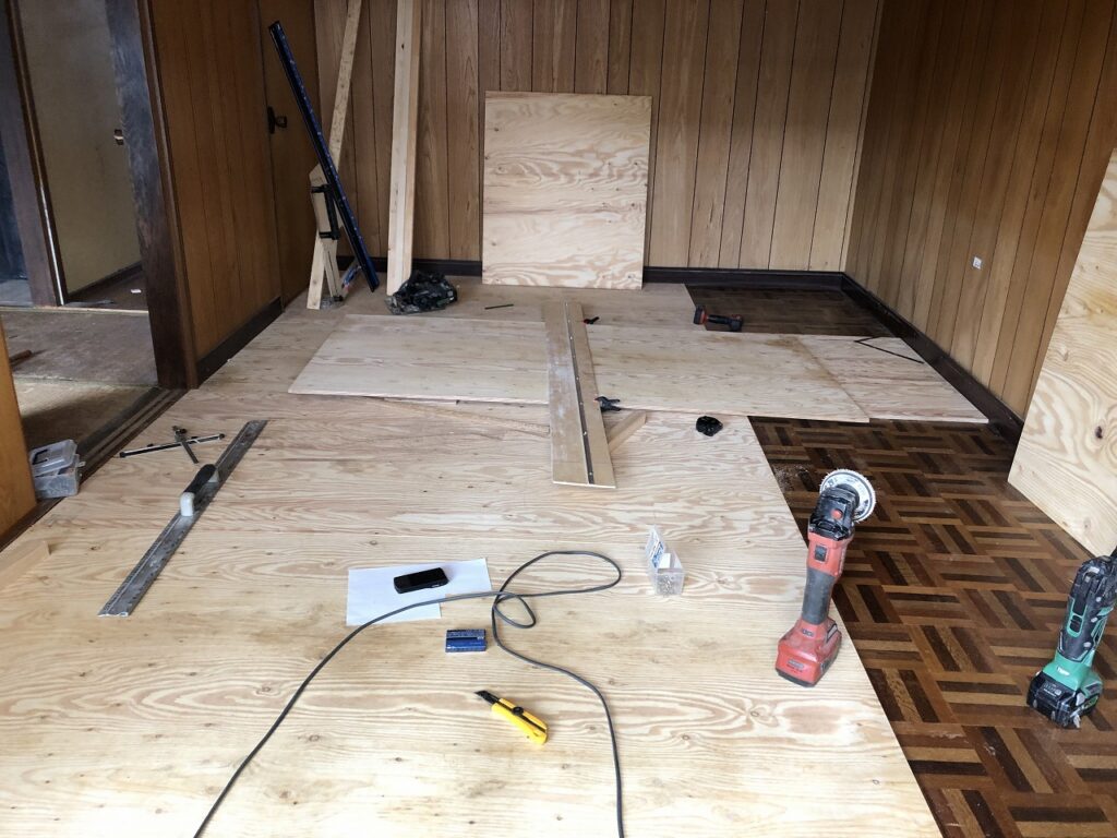 1階洋室：床の増し張り