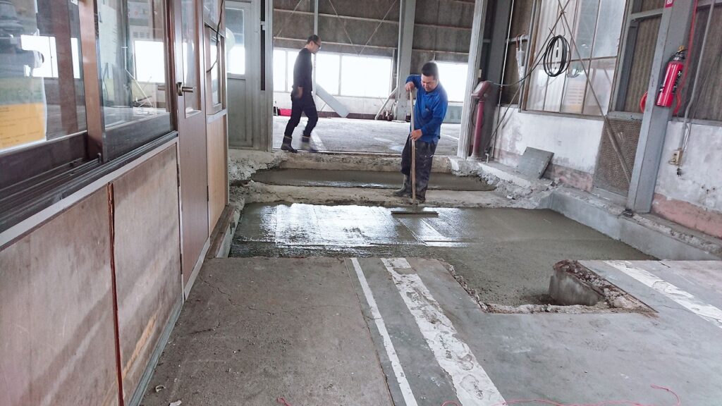 ベースコンクリート打設