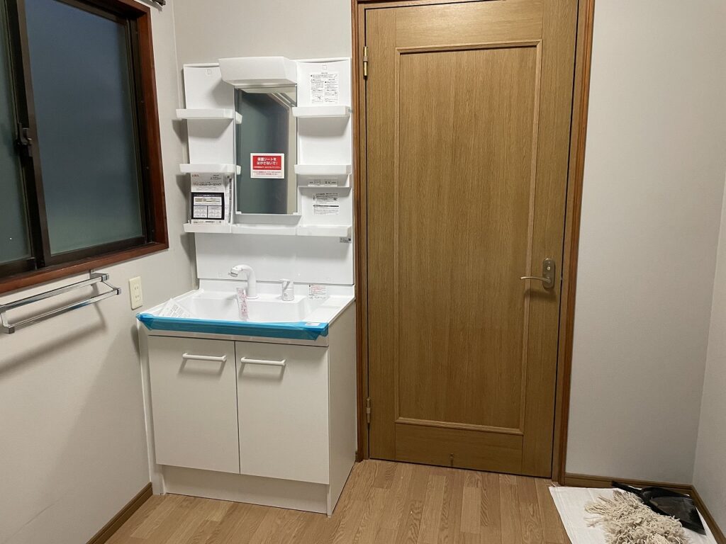 洗面化粧台設置完了