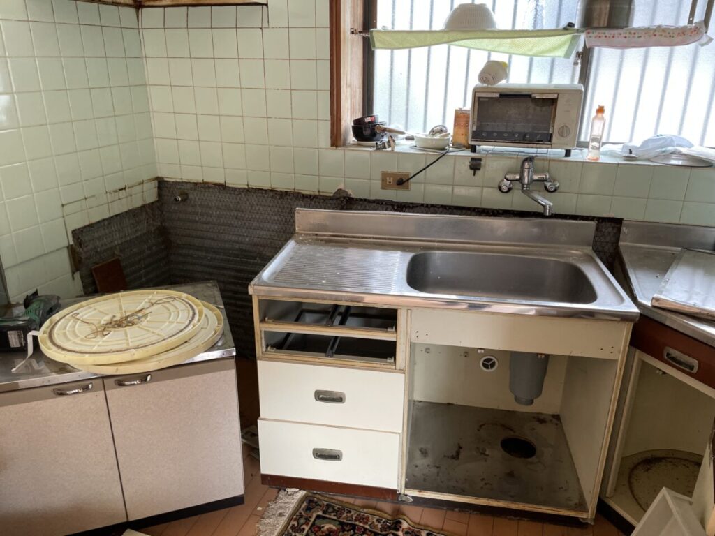 既存キッチン撤去