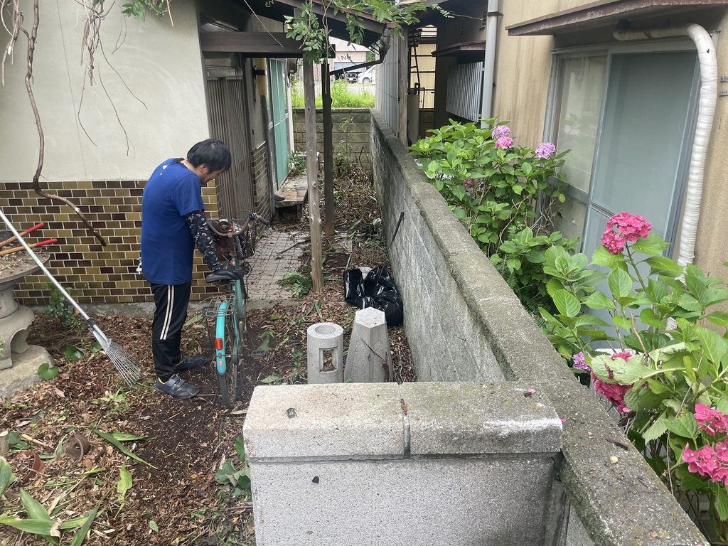 建屋敷地内通路の伐採